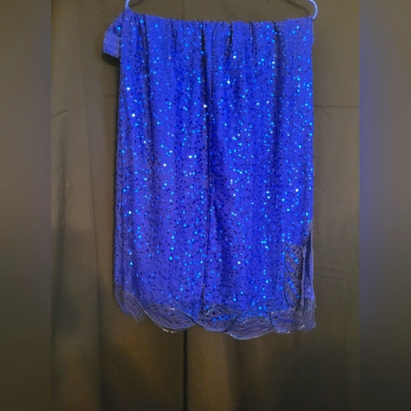 Two Piece - Elligant Brilliant Blue Sequent Outfit - Picture 6 of 7
